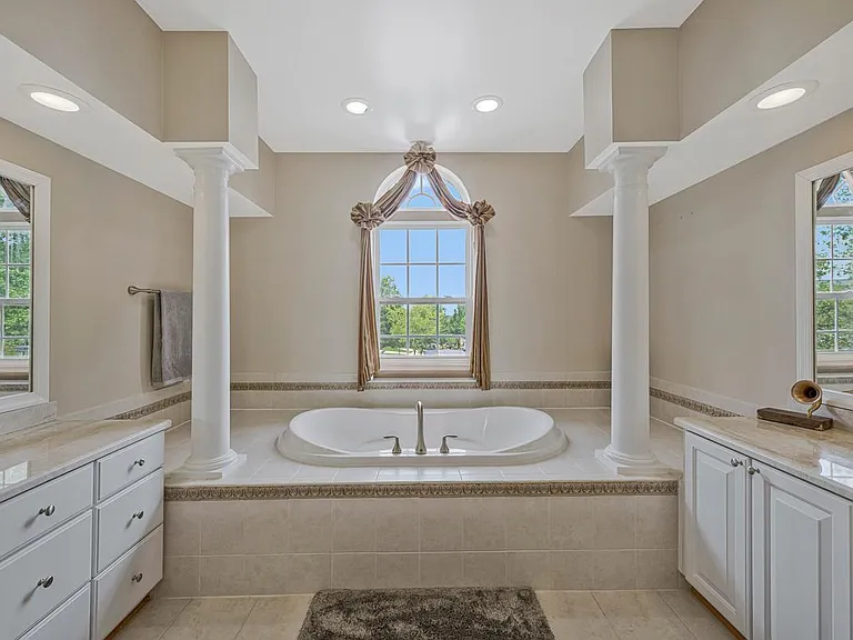 1117 Horizon View Pl — Photo 37