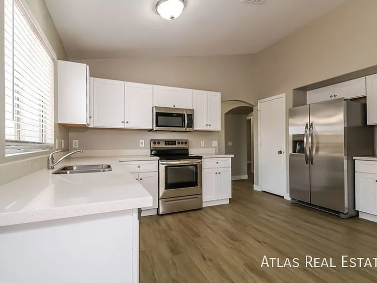 12038 W Corrine Dr — Photo 5