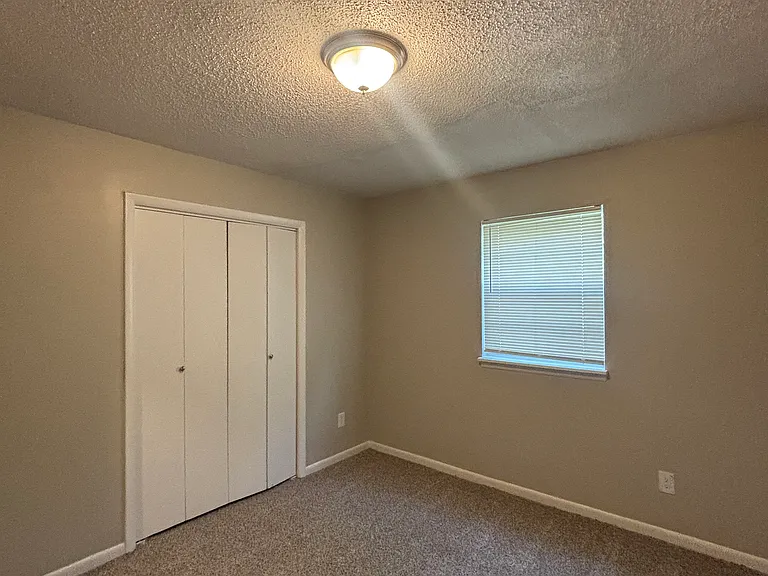 2221 Dorchester Dr — Photo 11