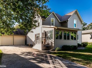 205 N Vernon St, Conrad, IA 50621