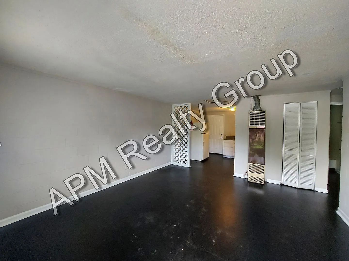Renovated two bedroom near Harden Street - 50% off first month's rent! — Photo 4
