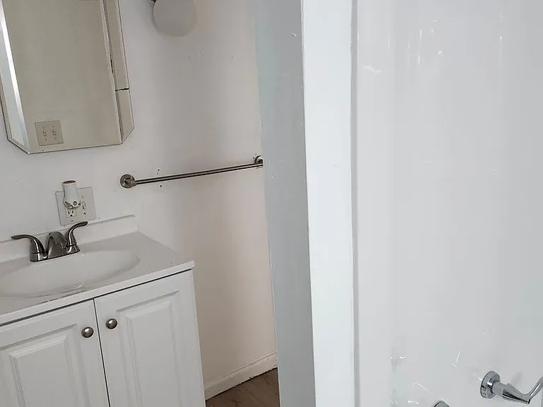 1214 Commercial St — Photo 13
