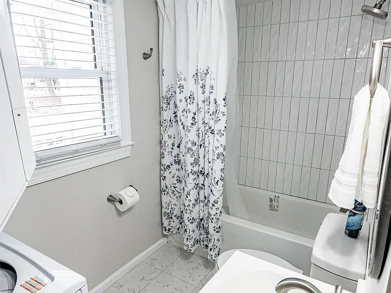 110 Jordan Ln — Photo 19