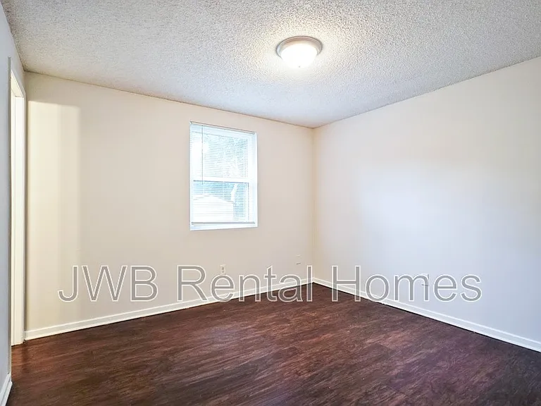 1327 Eagle Cove Rd — Photo 8