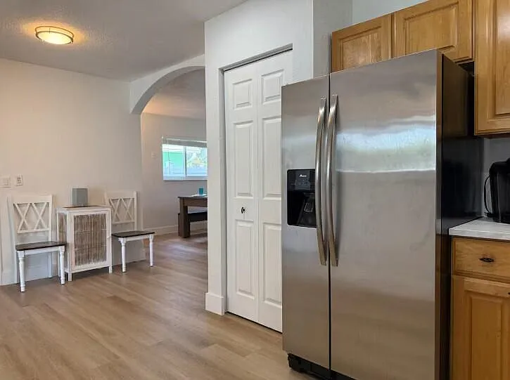 516 E Whitney Dr — Photo 8