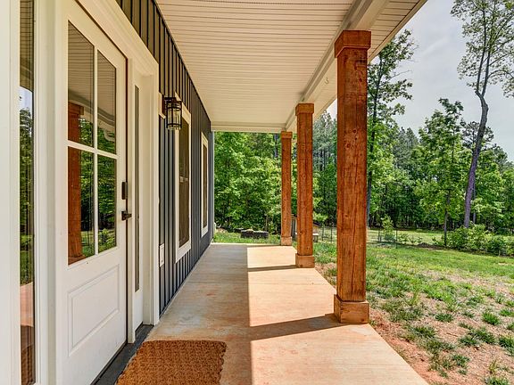3rd image of 416 Mimosa Ln