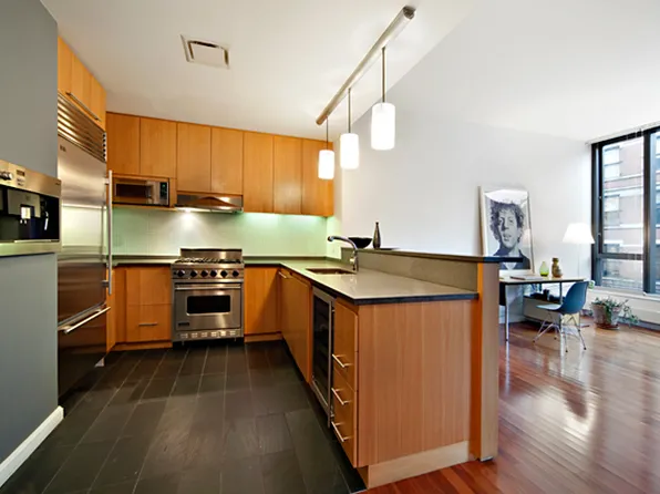 505 Greenwich Street image 1 of 4