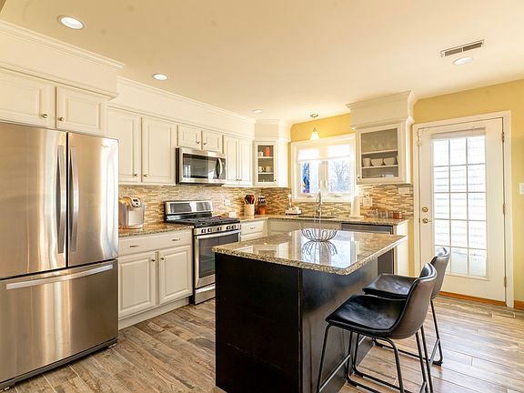 4th image of 1436 Greenview Ct