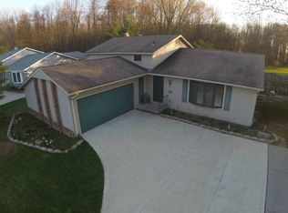15660 Walnut Creek Dr, Strongsville, OH