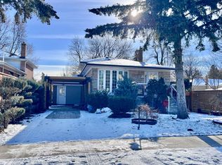15 Glenda Rd, Toronto, ON M1M 2H5