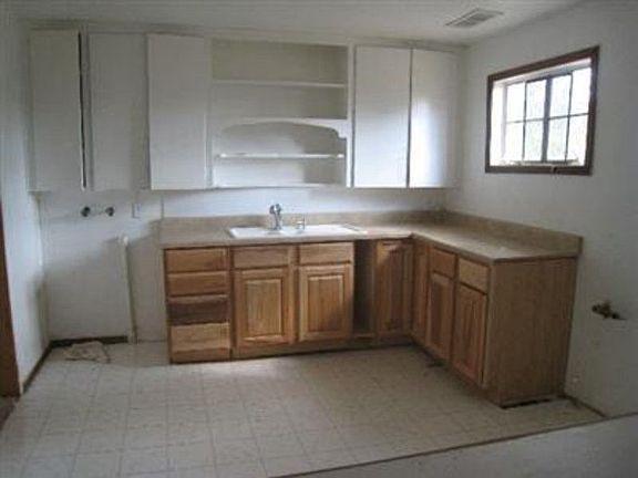4th image of 9216 Woodland Ave NE