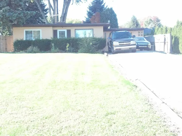 2216 River Rd, Marysville, MI 48040