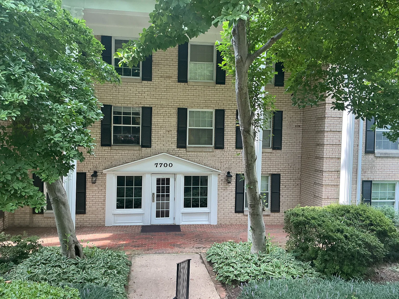 2 bed, 1150 sqft, $2,450 — Photo 1