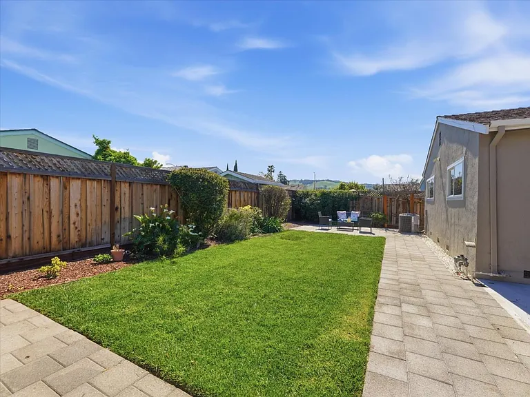 5711 Hillbright Cir — Photo 13