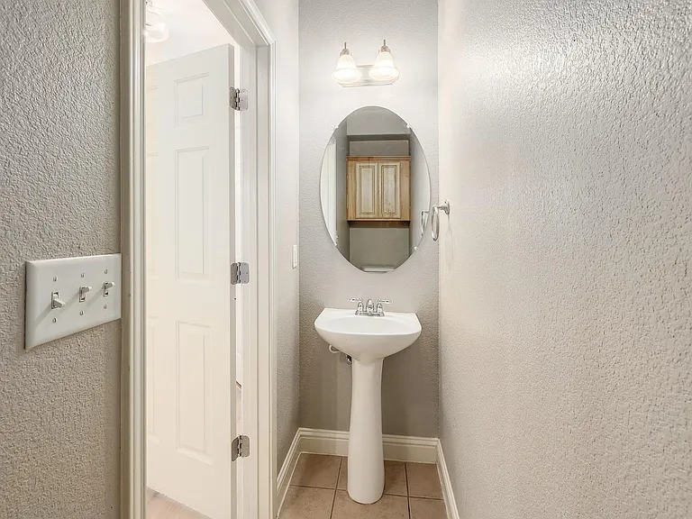 4803 Pecan Springs Rd #B — Photo 22