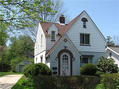 1st image of 302 Blackstone Dr