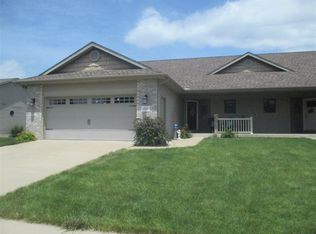 2015 Mount Vernon Dr, Pekin, IL 61554
