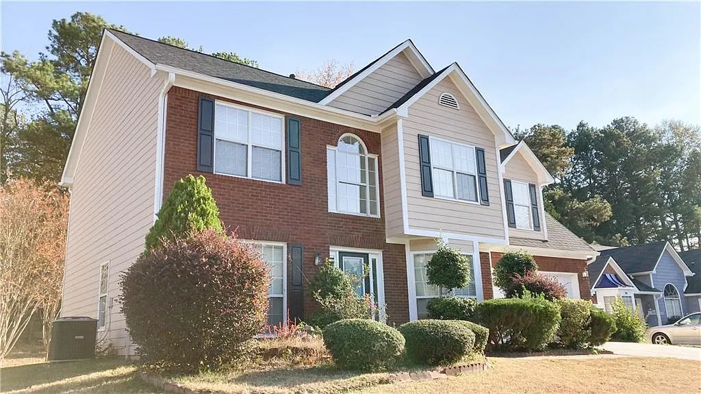 4 bed, 2.5 bath, 1729 sqft, $2,400 — Photo 2