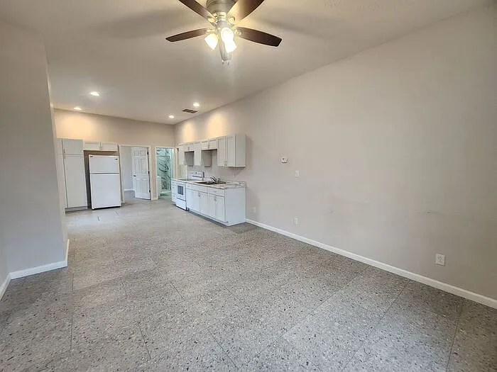 2 bed, 1.0 bath, 660 sqft, $900 — Photo 4