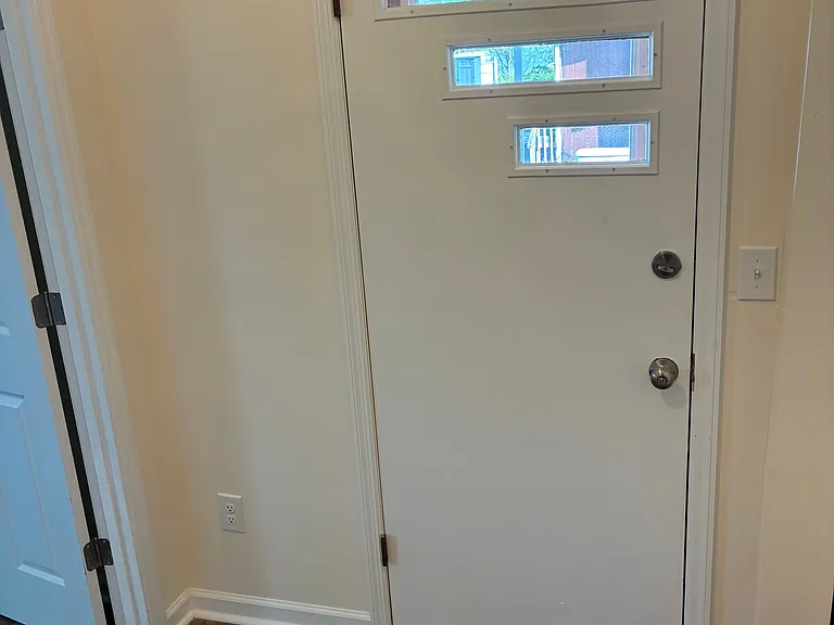 314 Thompson Ave — Photo 14