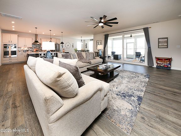 5th image of 128 Gables Place N