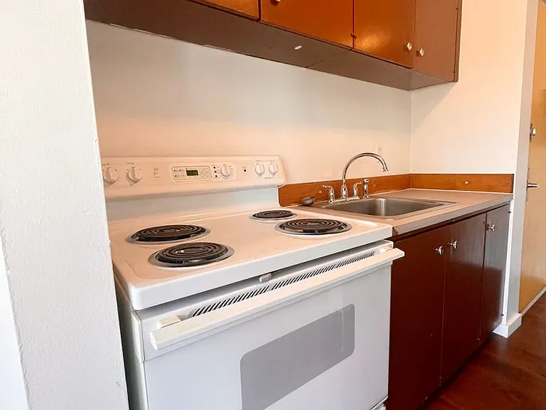 Bayview Apartments — Photo 58