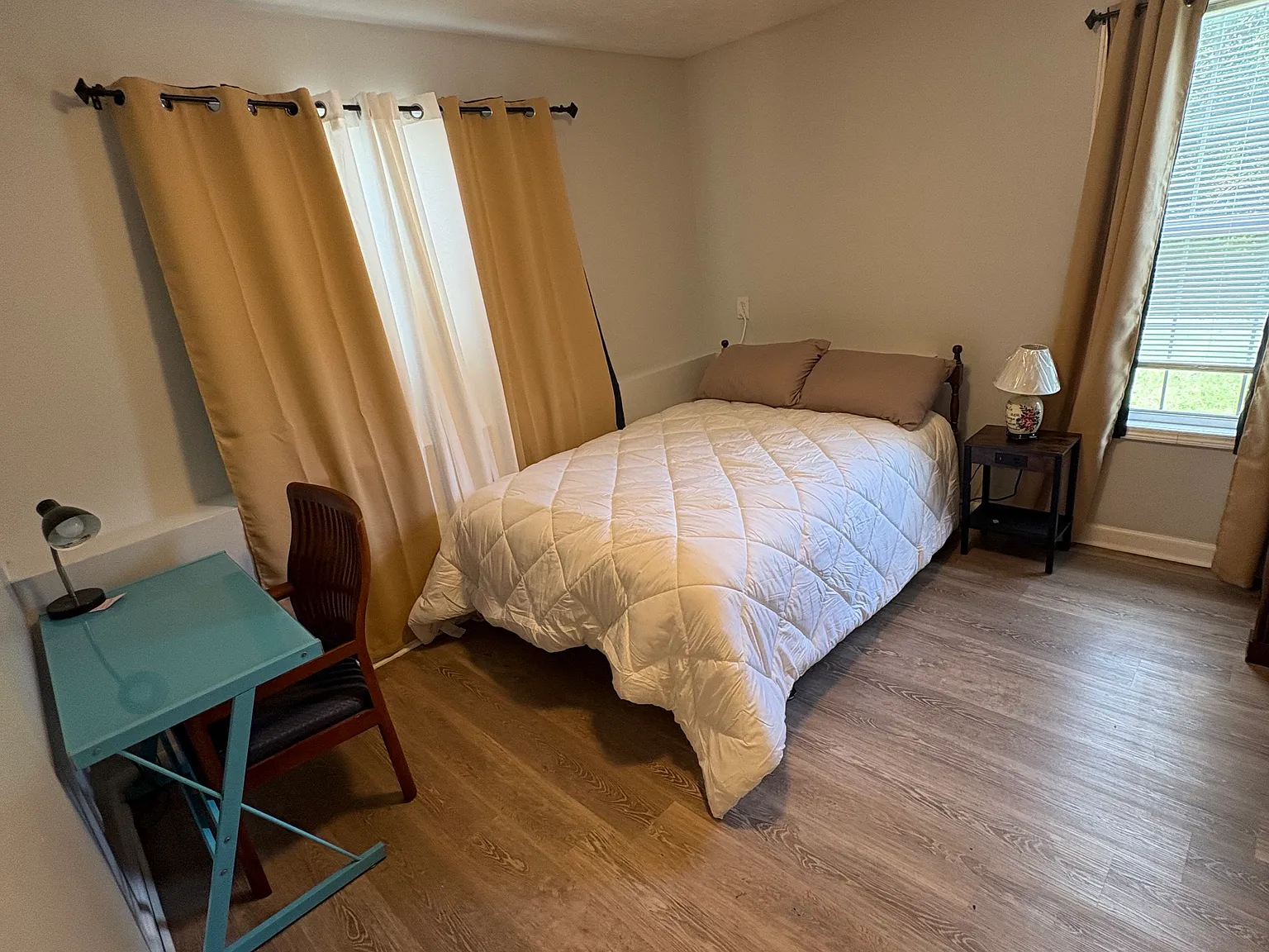 Studio, 700 sqft, $1,100 — Photo 3