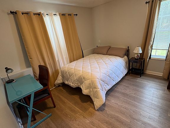 3rd image of 3492 Heathervale Way SW
