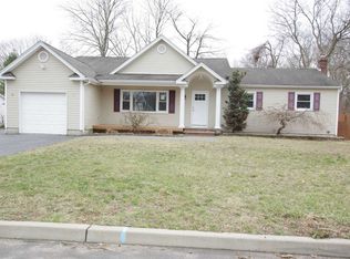 8 James Pl, Saint James, NY 11780