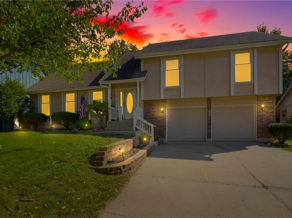 4073 SW Camelot Dr, Lees Summit, MO 64082