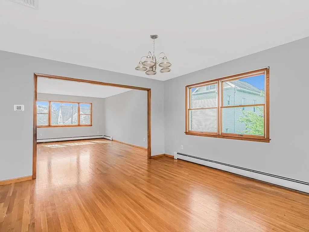 243 Lakeview Ave — Photo 2