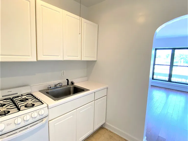 6714 N Northwest Hwy #204 — Photo 2