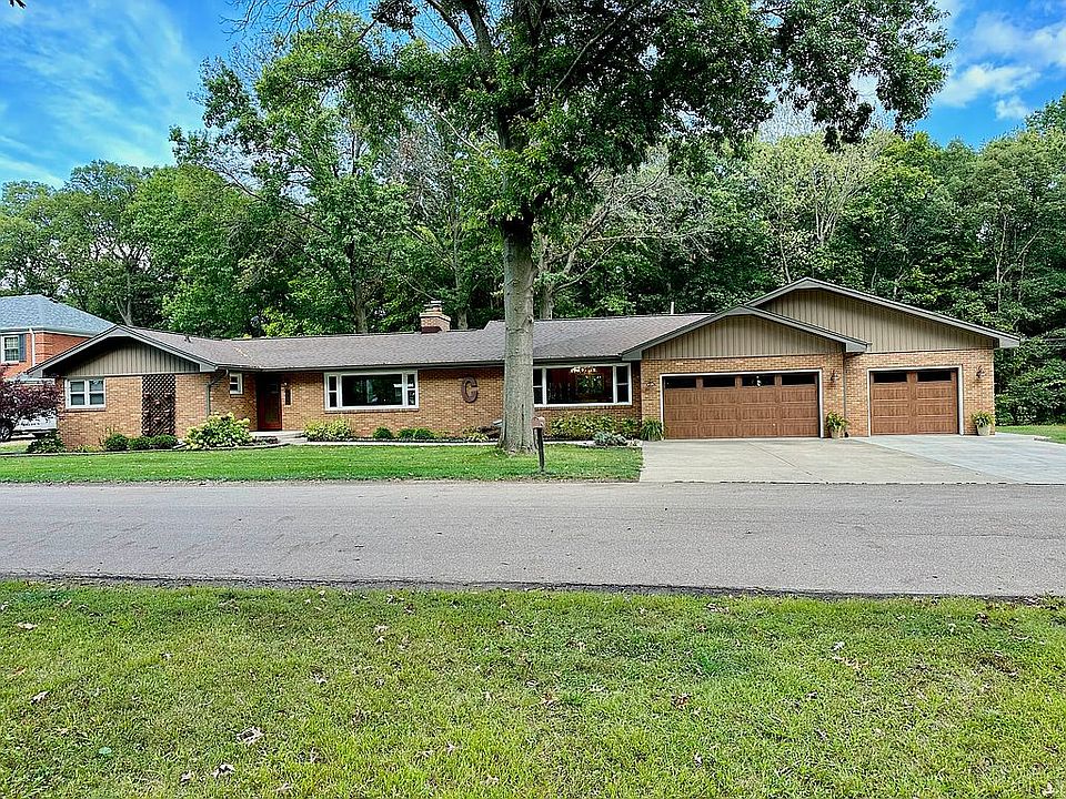 1st image of 220 Forest Park Pl
