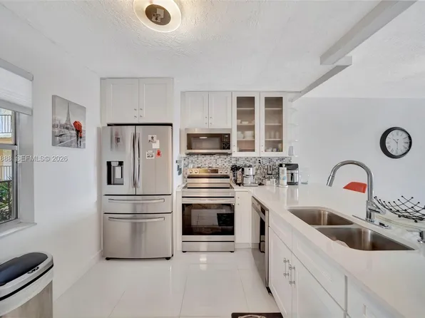 2801 Somerset Dr APT 215, Lauderdale Lakes, FL 33311