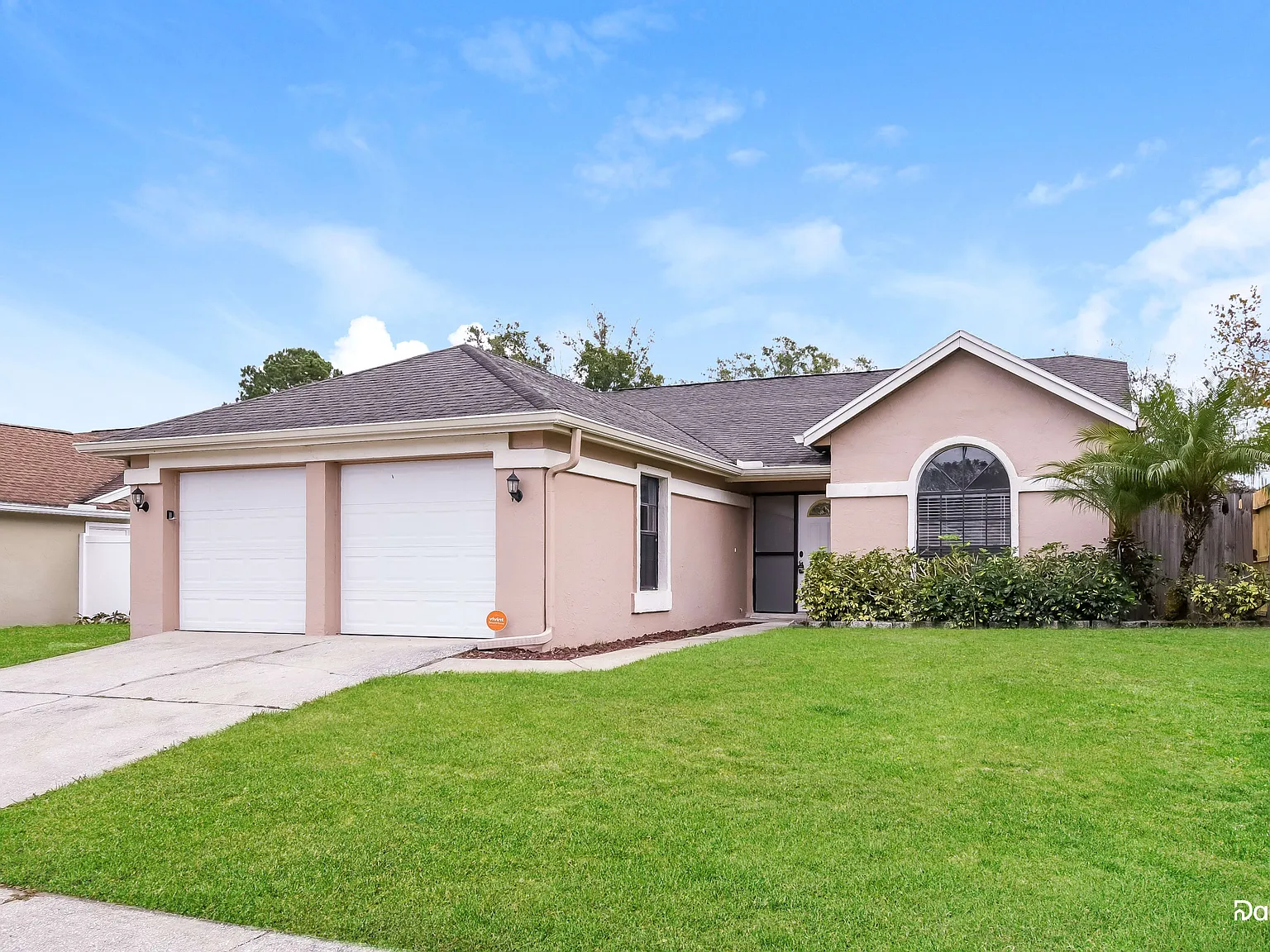 3 bed, 2.0 bath, 1518 sqft, $2,100 — Photo 2