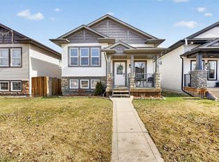 38 SW Regatta Way, Sylvan Lake, AB T4S0E8