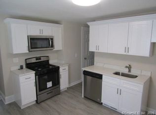 825 Huntington Rd, Stratford, CT 06614