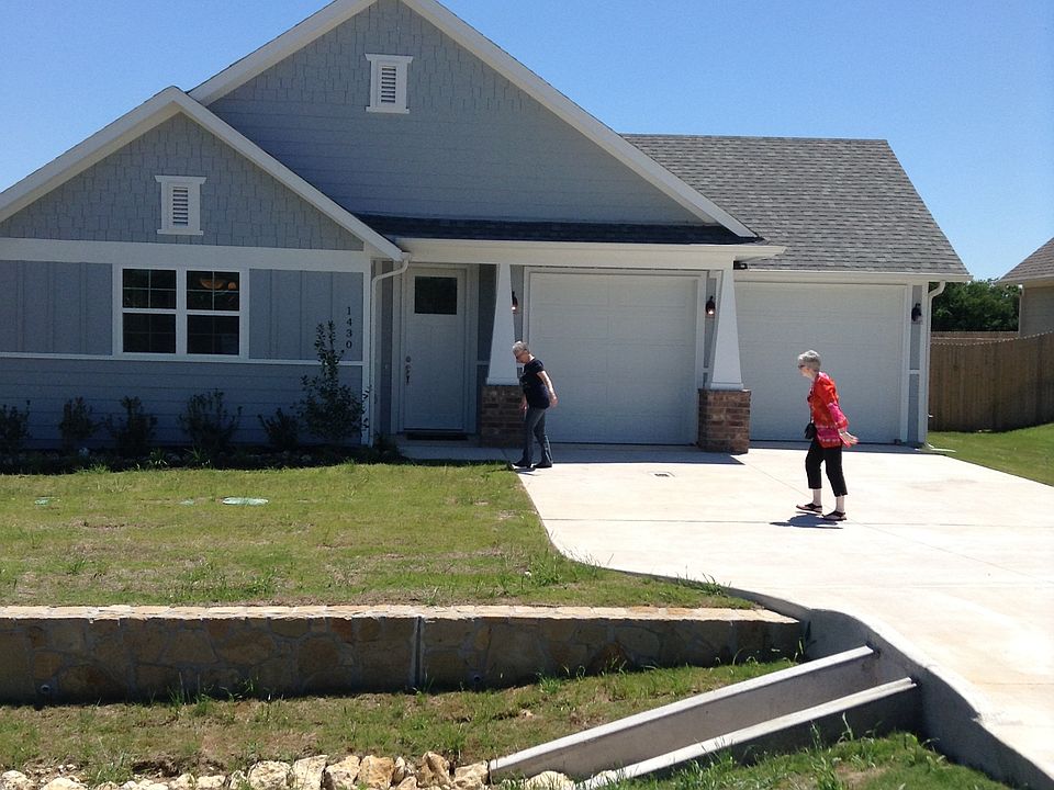 2nd image of 1430 Bluebonnet