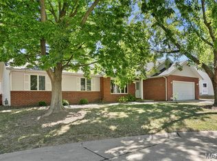 812 Penhurst Pl, Belleville, IL 62221