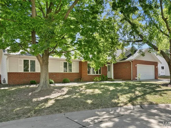 812 Penhurst Pl, Belleville, IL 62221