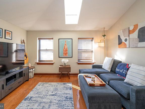 2nd image of 1227 Shackamaxon St #6