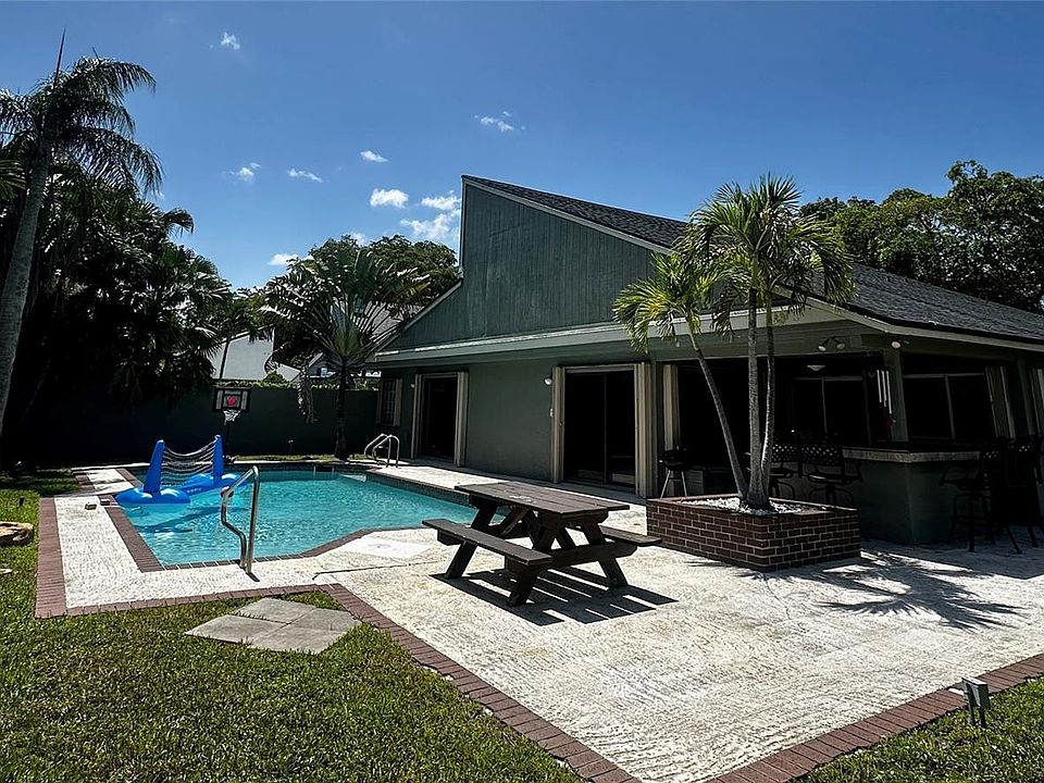 1st image of 450 NW 79th Avenue