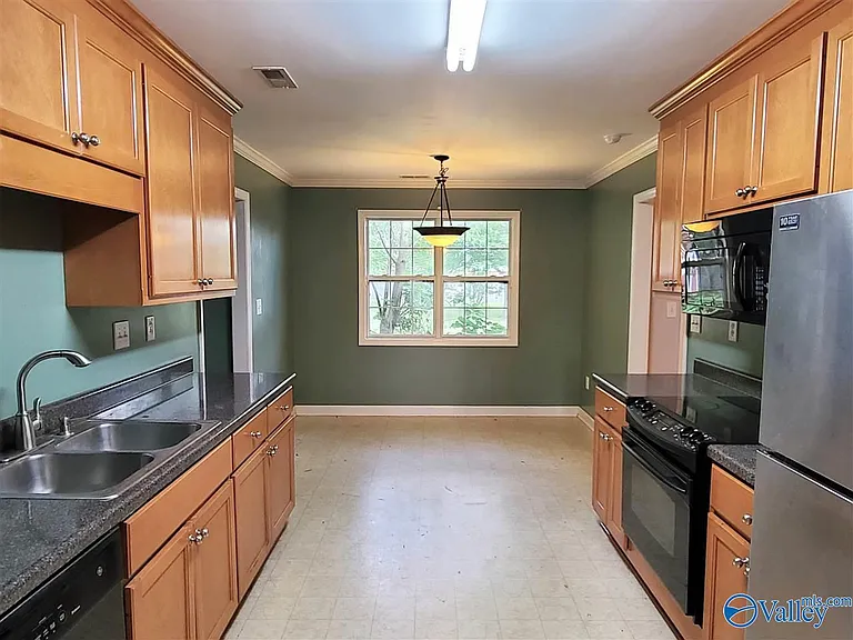 144 Oakcrest Rd — Photo 5