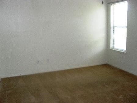 5th image of 305 Janelle Dr APT A