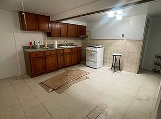 25-60 45th St #1R, Astoria, NY 11103