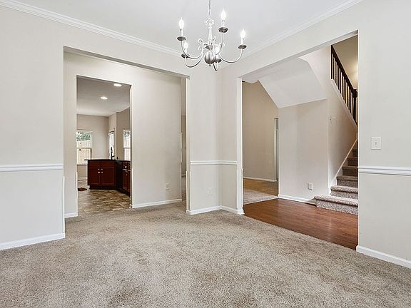 5th image of 1109 Sandy Bank Ct