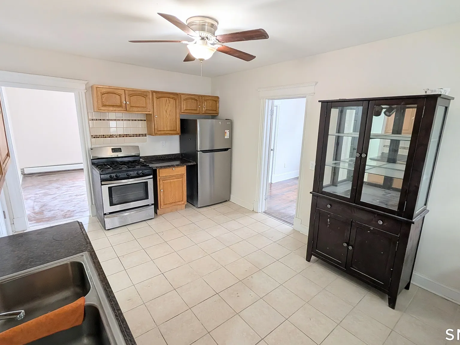 2 bed, 1.0 bath, 930 sqft, $1,800 — Photo 3