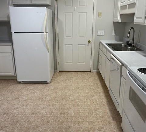 3rd image of 301 Buckingham Dr Unit C