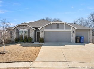 7505 S Indianwood Ave, Broken Arrow, OK 74011