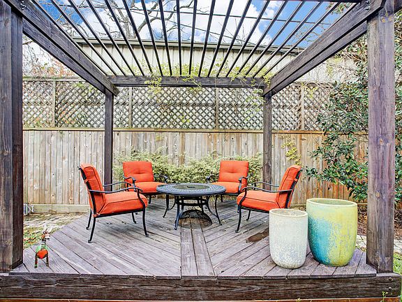 4,000sqft lot! 